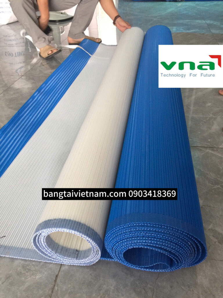 Băng tải nhựa chịu nhiệt giải pháp vận chuyển khắc nghiệt