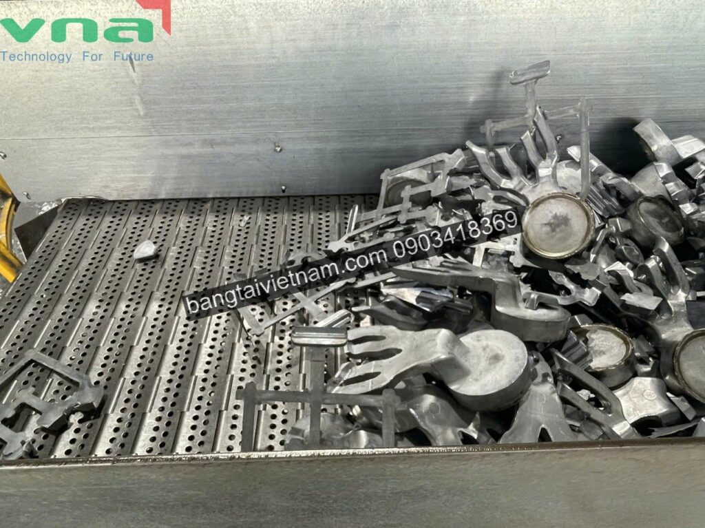Băng tải xích tấm inox bản lề Băng tải xích tấm inox bản lề